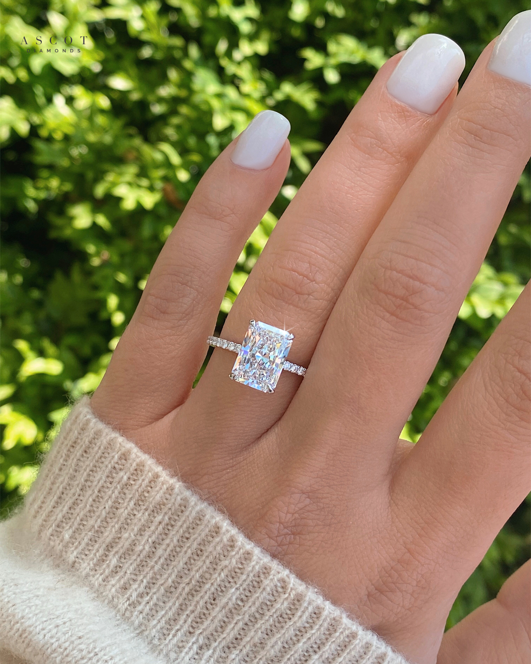 adelaar universiteitsstudent omringen 3 carat Radiant Lab Grown Diamond Ring – Ascot Diamonds